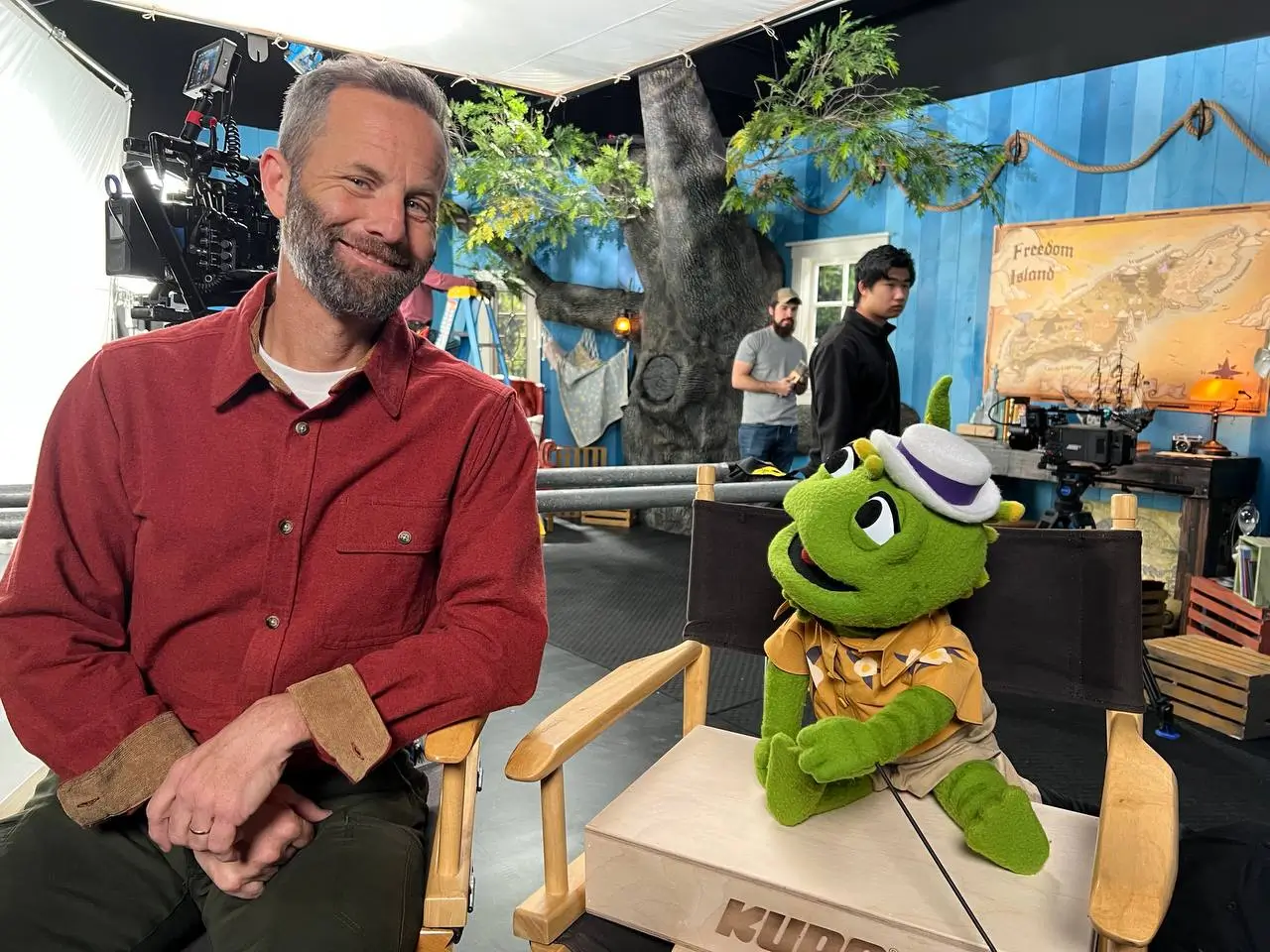 Iggy and Mr. Kirk Season 1 Treasure Box - Image 7